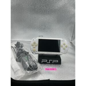 White psp 1000 w/charger